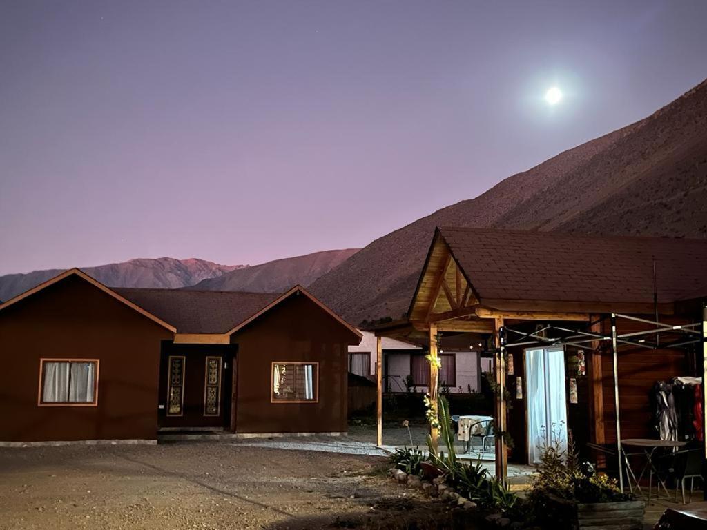 Cabanas Vicuna Cielo De Peralillo - Valle De Elqui Buitenkant foto